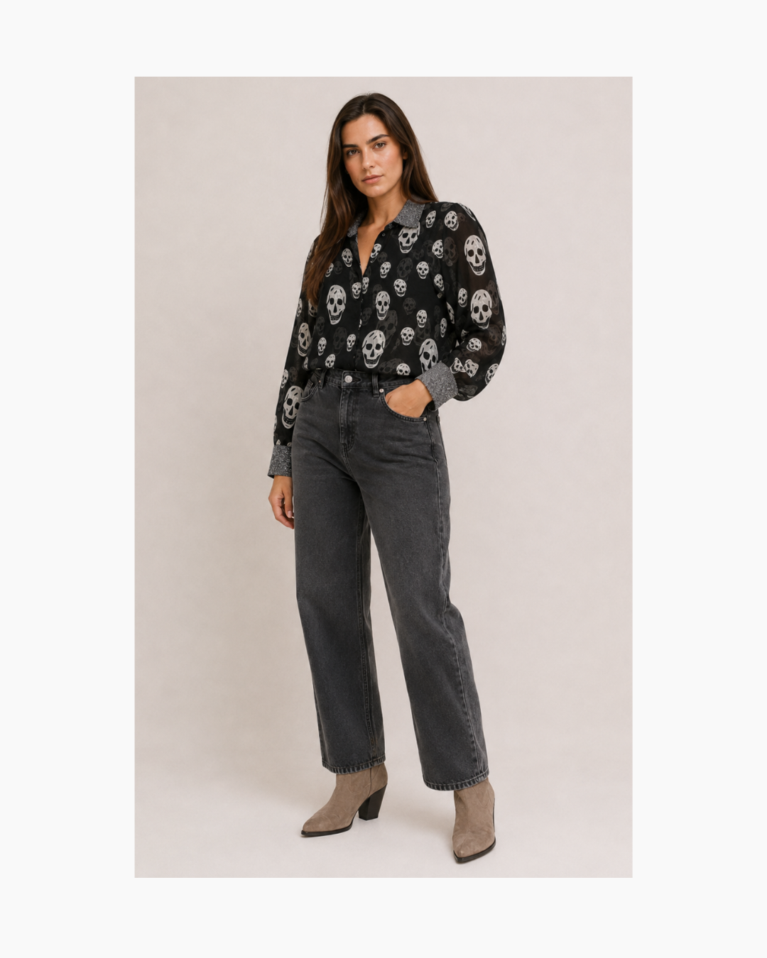 Blusa de manga larga negra con calaveras Evolet