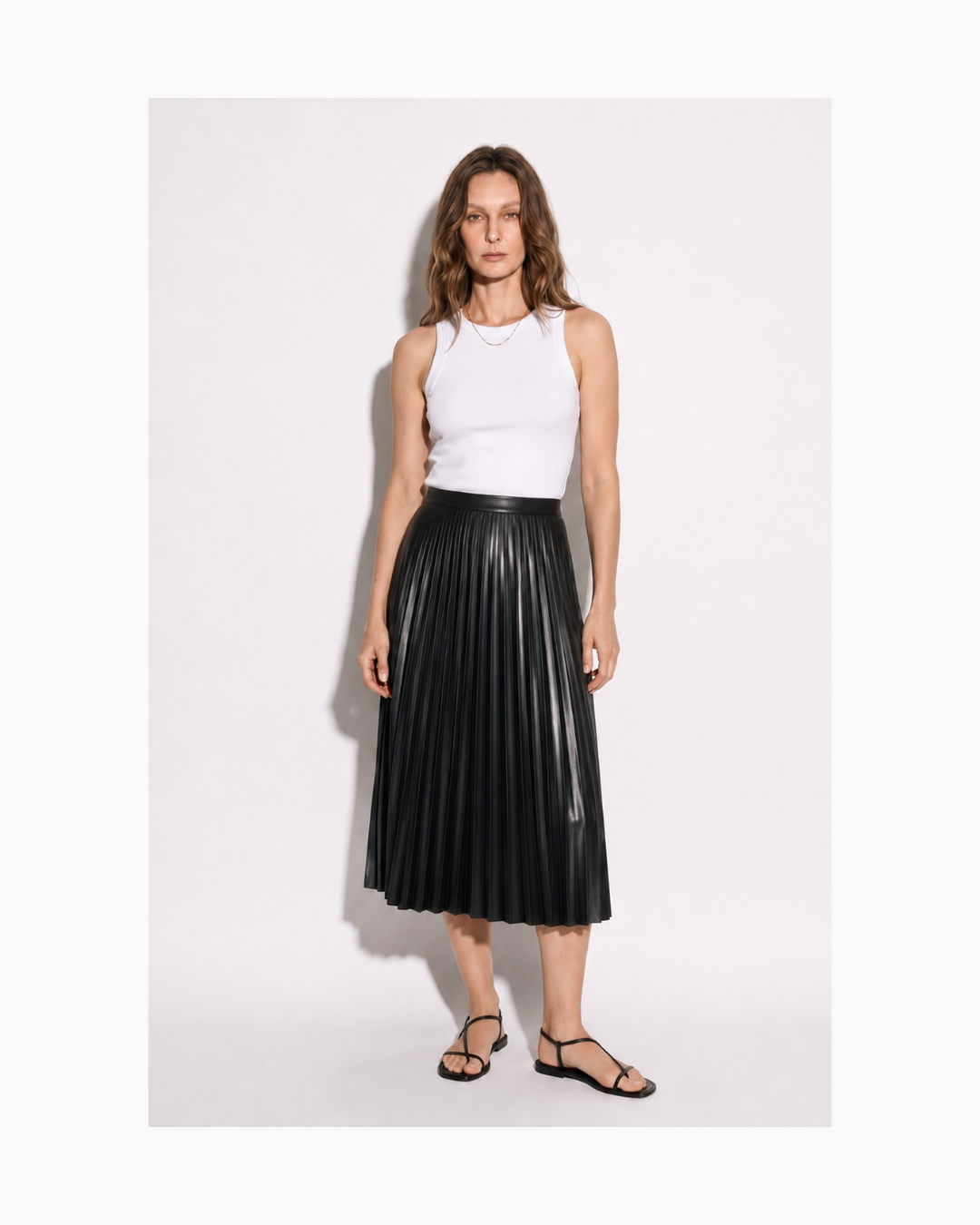Falda plisada de cuerina negra - Mango