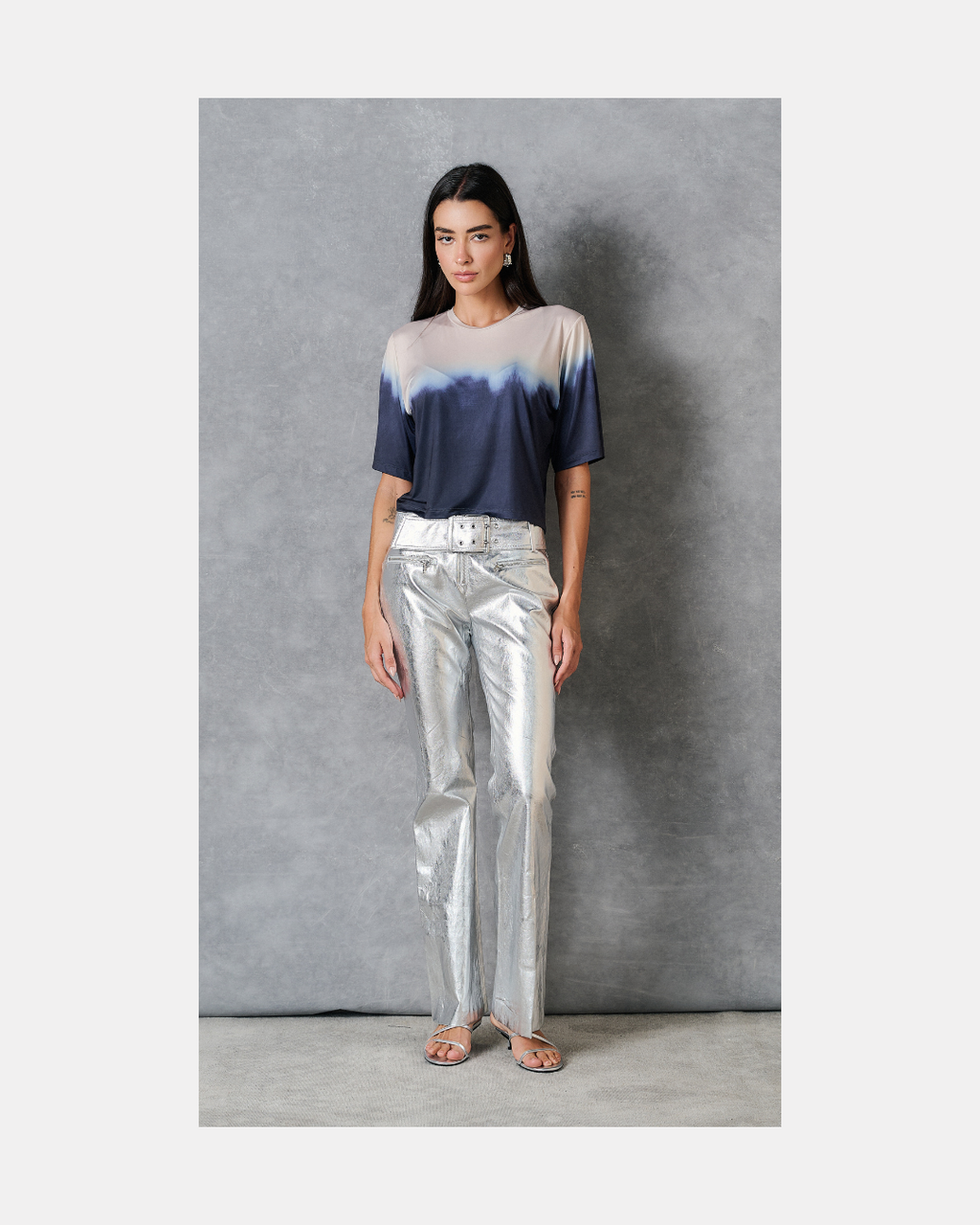 Pantalon metalizado cinturon plateado - Mango