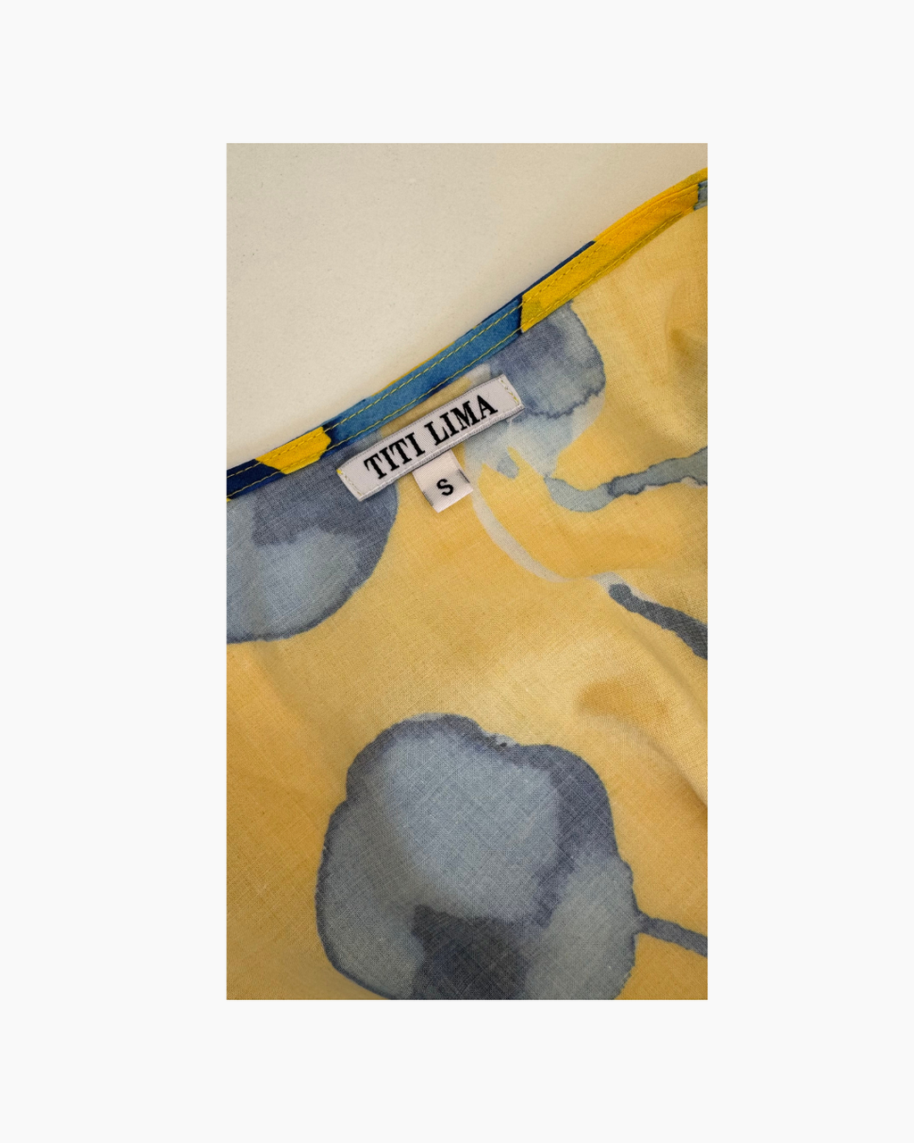 Maxiestido floreado manga corta azul y amarillo - Titi Lima