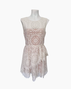 Vestido encaje sin mangas blanco - BCBG
