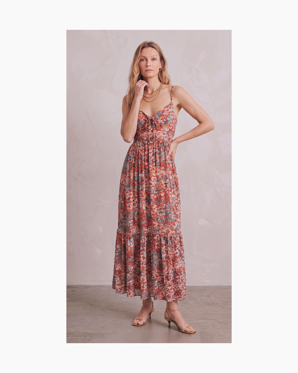 Vestido floral naranja con tirantes - Ale Morey