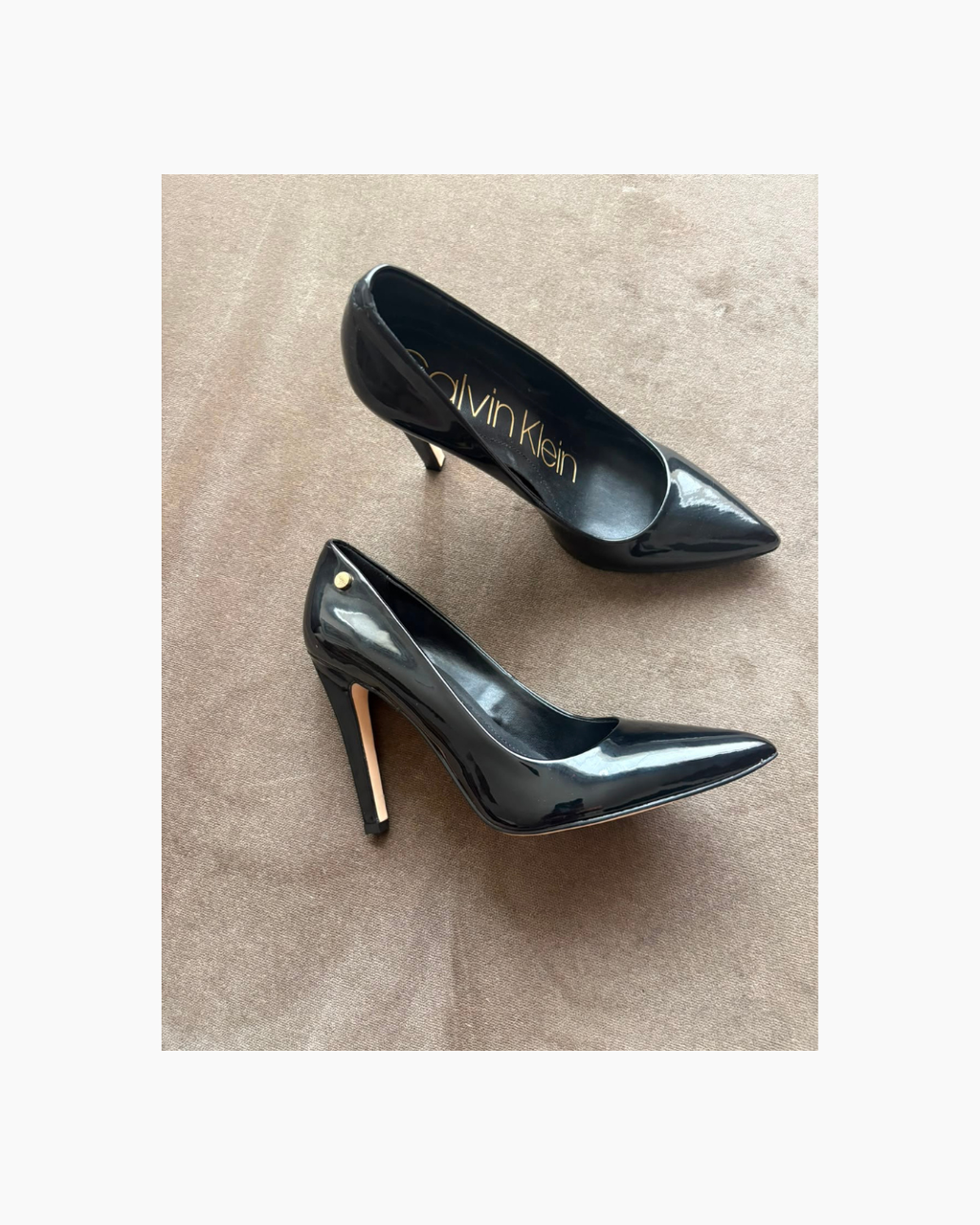 Zapatos stilettos de charol Calvin Klein